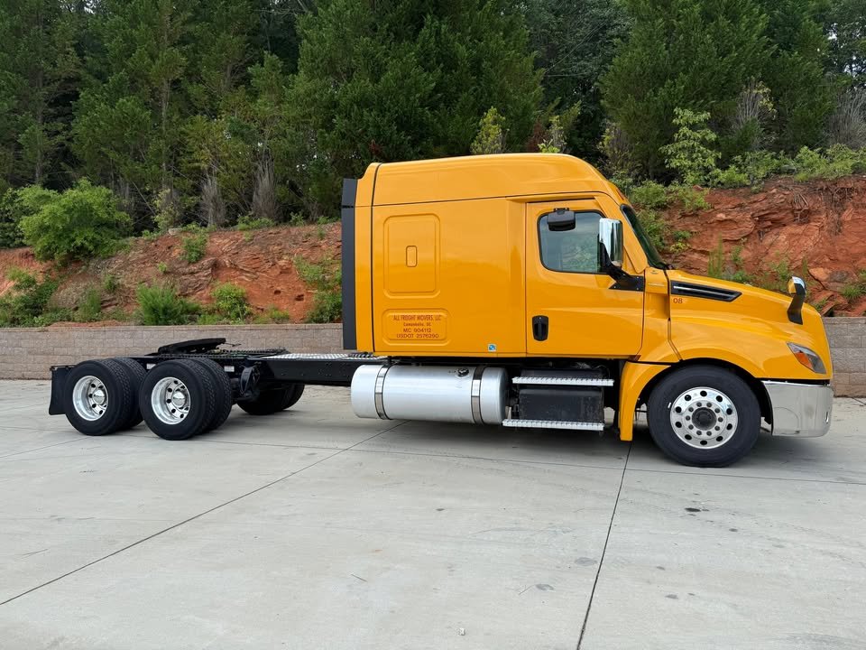 2021 Freightliner Cascadia 126